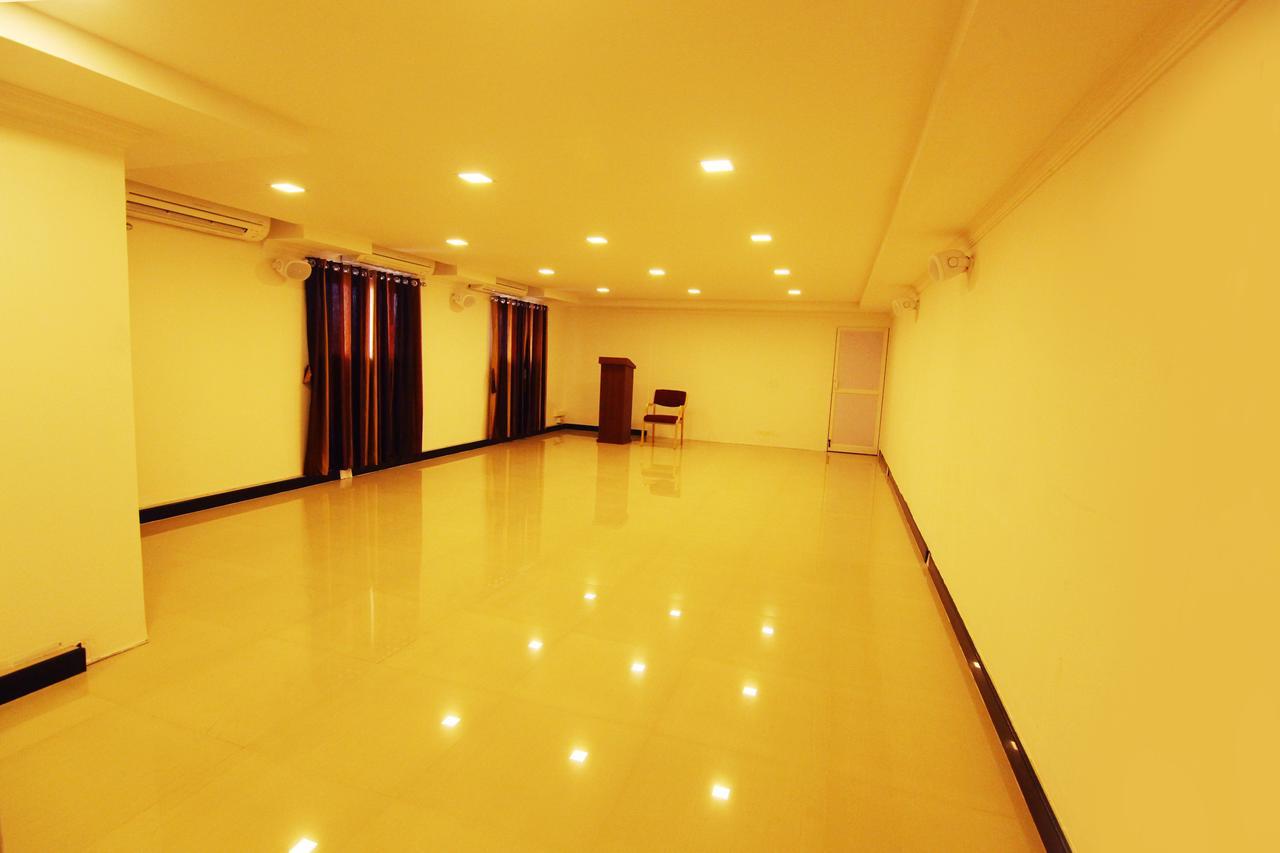 Oyo 18604 Puthens Capitol Inn Kochi Exterior foto